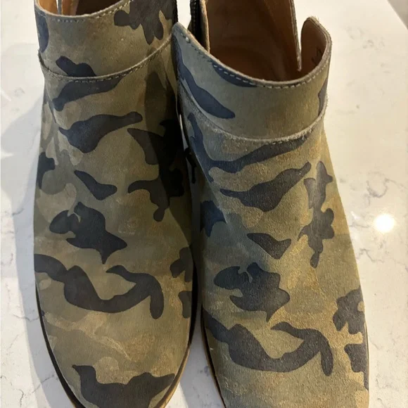Lucky brand camo print booties - Picture 3 of 6